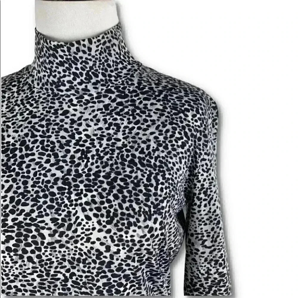 St. John top sz S black gray Leopard print long sleeve mock turtleneck stretch